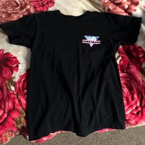Im selling this vans shirt i got at vans
